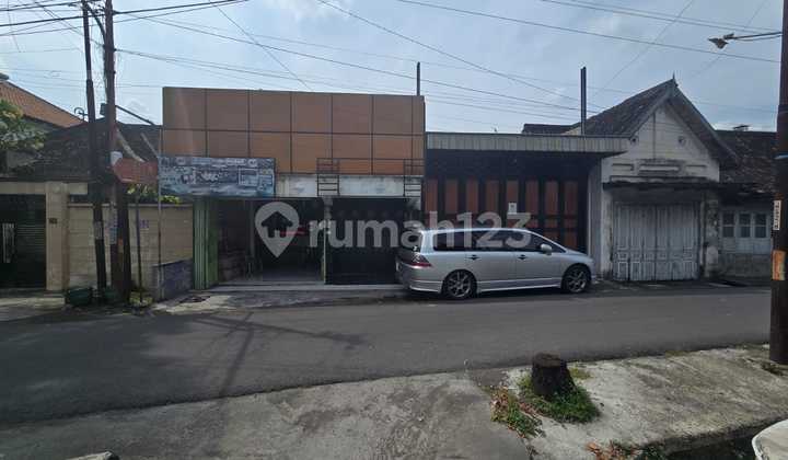 Bonus Land with Building in City Center Near Slamet Riyadi Gladag Solo