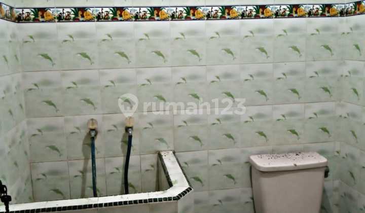 Dijual Rumah Besar 2 lantai di Lojiwetan, Solo 7