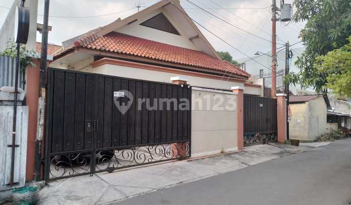 Dijual Rumah Bagus 2 Lantai di Serengan, Solo 2