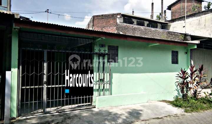 DISEWAKAN rumah sederhana siap huni di area perumahan favorit dekat Solo Baru.
 2