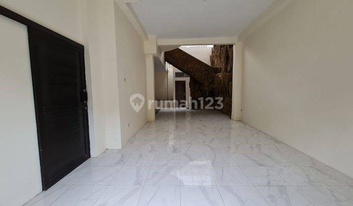 Rumah bagus renovasi baru siap pakai di sektor 1 solo baru 5