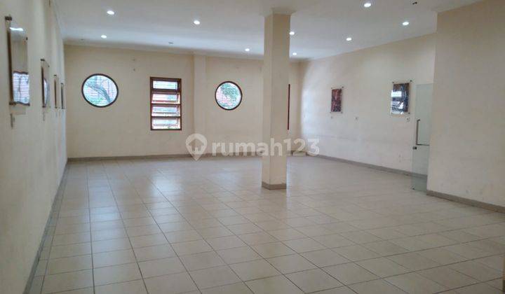 Ruko Bagus Siap Pakai 
Lokasi Strategis Tengah Kota
Lokasi: Banjarsari - Solo 10