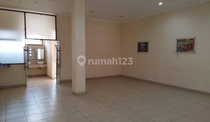 Ruko Bagus Siap Pakai 
Lokasi Strategis Tengah Kota
Lokasi: Banjarsari - Solo 14