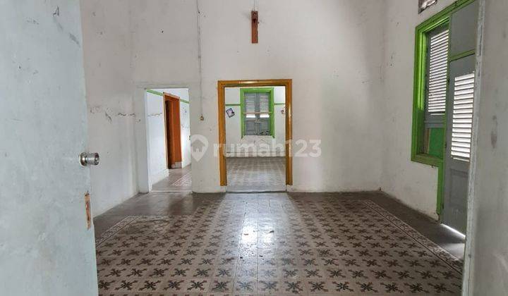 Disewakan  rumah lama kolonial hitung tanah di jalan abdul rahman saleh banjarsari solo, dekat radio metta fm dan restoran am&co 5
