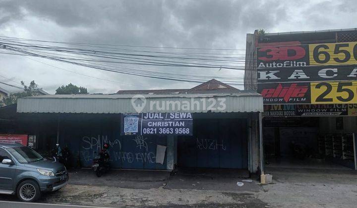 Dijual ruang usaha Pinggir jalan utama tengah kota
Lokasi: Jl. Yos Sudarso 1