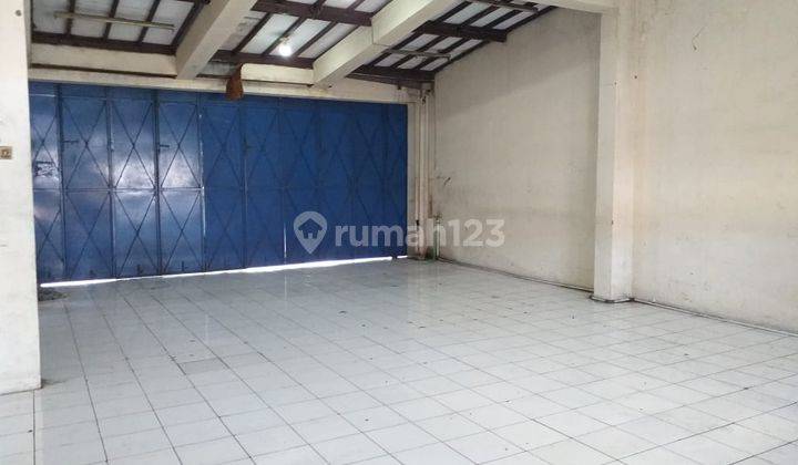 Dijual ruang usaha Pinggir jalan utama tengah kota
Lokasi: Jl. Yos Sudarso 2