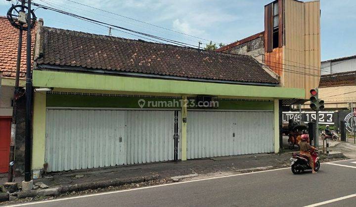 Dijual Ruko Strategis di Pinggir Jalan Raya
Lokasi: Yos Sudarso, Solo 1