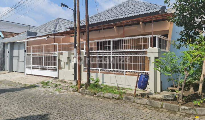 Rumah bagus bersih siap pakai di sektor 1 solo baru 1