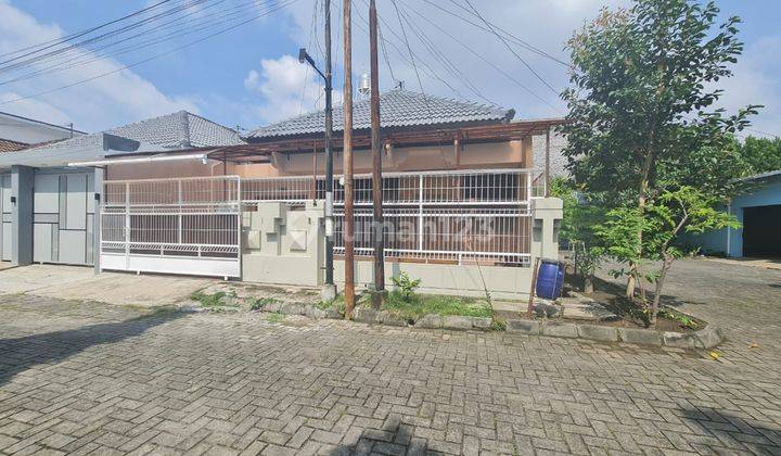 Rumah bagus bersih siap pakai di sektor 1 solo baru 2