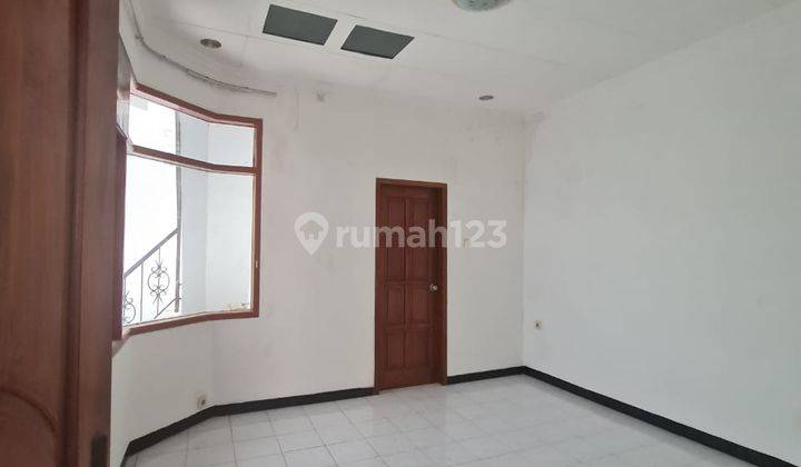 Rumah bagus bersih siap pakai di sektor 1 solo baru 9