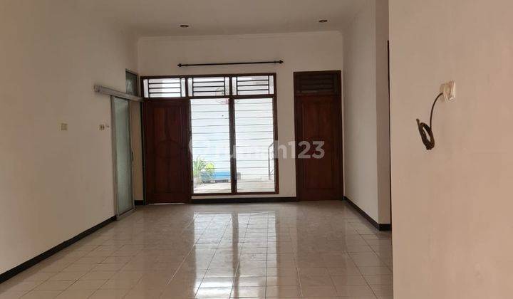 Rumah bagus bersih siap pakai di sektor 1 solo baru 12