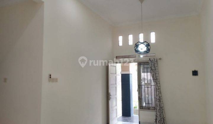 Disewakan Rumah Bagus siap pakai
Lokasi :  Fajar Indah 5