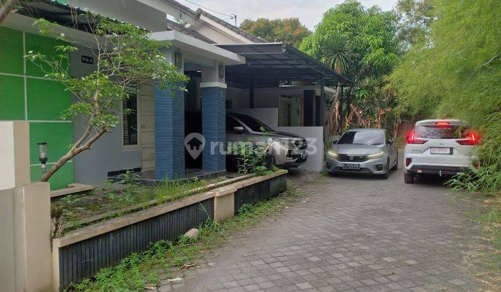 Disewakan Rumah Bagus siap pakai
Lokasi :  Fajar Indah 2