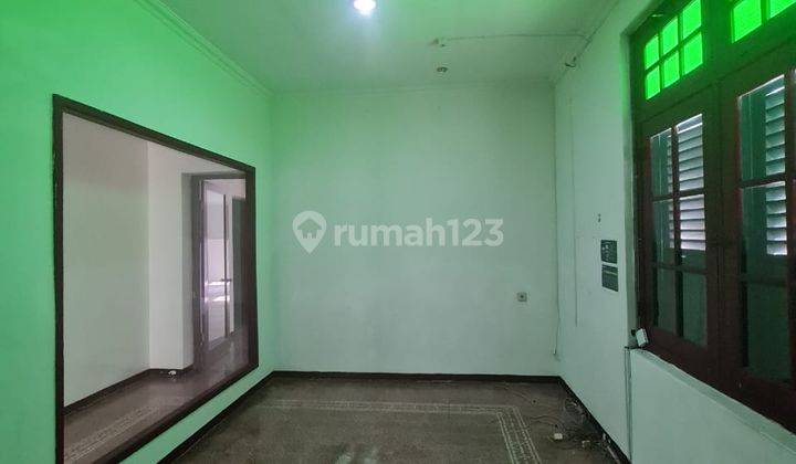 Rumah strategis pinggir jalan dr.rajiman laweyan solo, cocok untuk kantor atau ruang usaha, 3