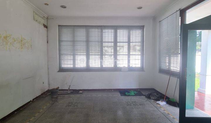 Rumah strategis pinggir jalan dr.rajiman laweyan solo, cocok untuk kantor atau ruang usaha, 5