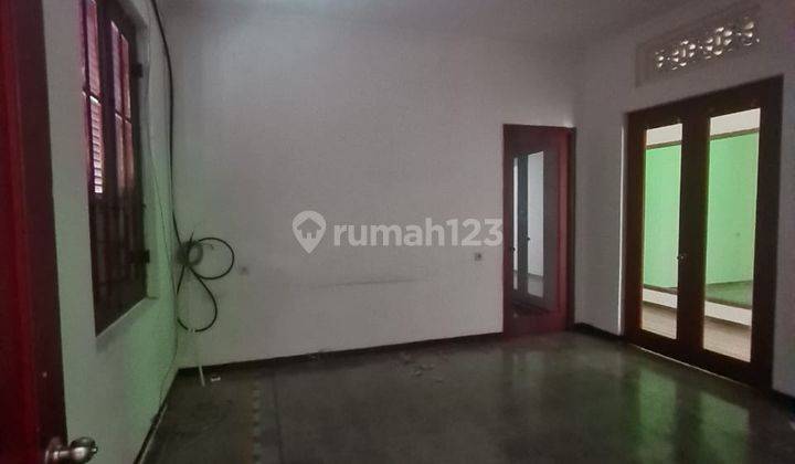 Rumah strategis pinggir jalan dr.rajiman laweyan solo, cocok untuk kantor atau ruang usaha, 9