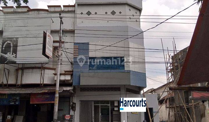 DISEWAKAN ruko bagus  4 lantai di Serengan, Solo.

Luas tanah :102 m2
Luas bangunan : 296 m2
Lebar depan : 7m, SHM
Hook : timur & barat
 1