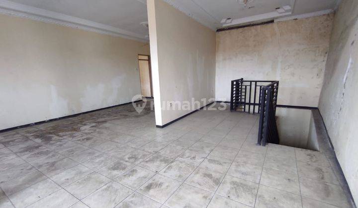 Dijual rumah 3 lantai lokasi di Serengan Solo.  2