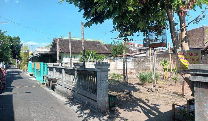 Dijual Tanah Pekarangan
Kondisi Padat Siap Bangun
Sudah Ada Pagar Keliling
Lokasi di Laweyan, Solo 1