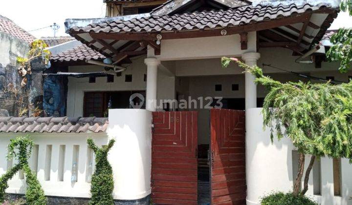 Dijual Rumah Bagus Hook 2 Lantai
Lokasi : Perumahan di Colomadu, Solo 1