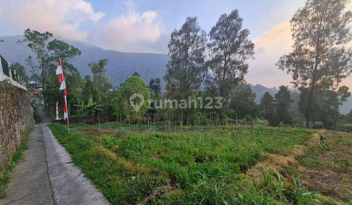 Tanah dengan pemandangan gunung lawu di pinggir jalan raya blumbang tawangmangu, 2