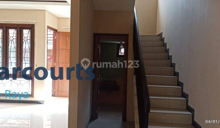 DIJUAL rumah bagus 2 lantai minimalis modern di cluster bergengsi di Colomadu 2