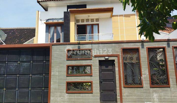 For Sale :
Rumah Bagus 2 lantai
Lokasi : Gentan, Solo 1