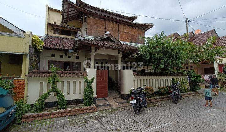 Dijual Rumah 2 Lantai
Lokasi : Perumahan di Colomadu, Solo
( Belakang Alana ) 1