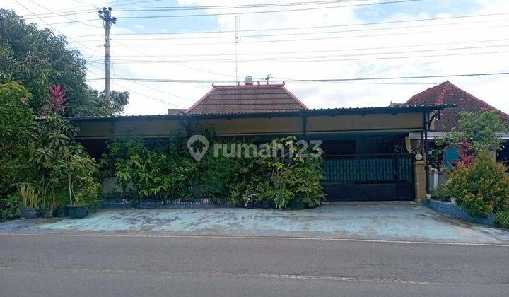 Rumah dan Ruang Usaha Pinggir Jalan Utama di Tengah Kota Wonogiri 1