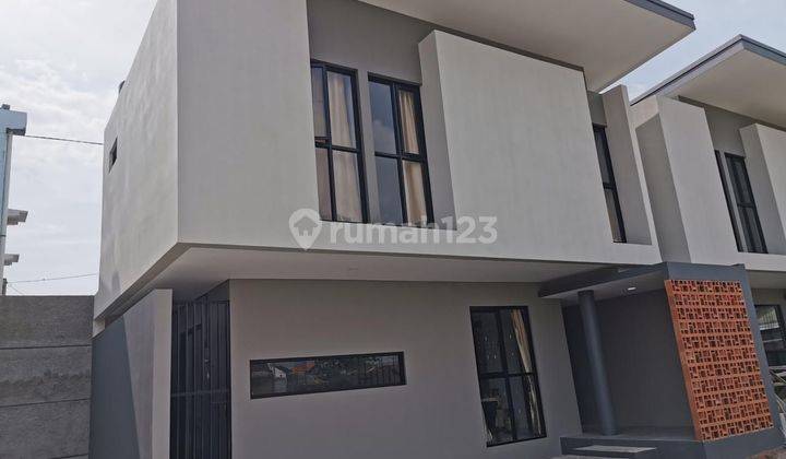 For Rent :
Rumah Bagus minimalis 2 lantai
( Full Furnished )
Lokasi : Cluster di Colomadu
Belakang Alana 1