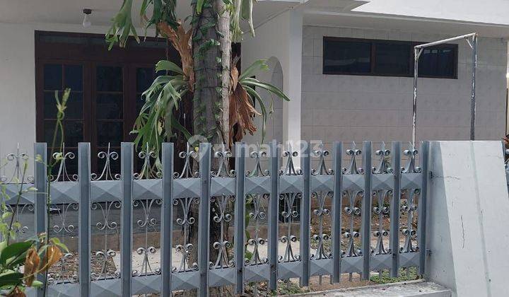 For Rent :

Rumah bagus luas habis renovasi dgn Perabotan
Lokasi : Karangasem, Laweyan, Solo
 2