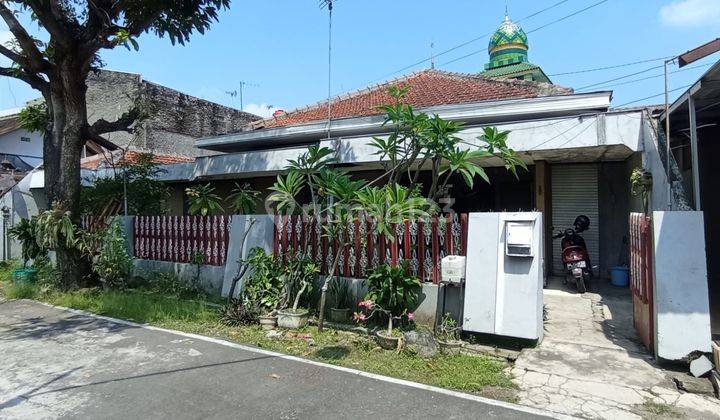 Rumah hitung tanah strategis dengan lingkungan yang nyaman cocok untuk hunian rumah tinggal di sumber banjarsari solo 1