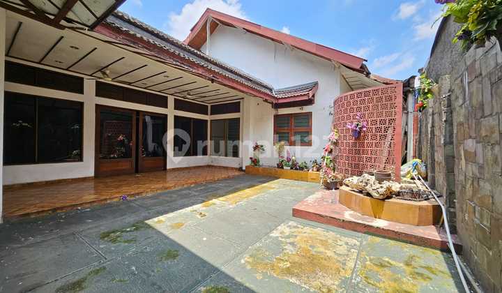 Ruang Usaha Bekas Rumah Makan Lokasi Strategis di Sriwedari Solo