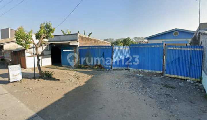 Gudang Dekat Bandara Adi Soemarmo