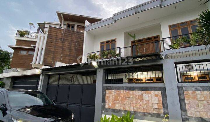 Dijual Rumah Bagus 2 Lantai Full Furnished
lokasi Di Sumber Banjarsari 2