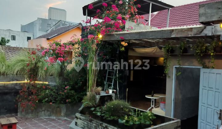 Ruang Usaha Nuansa Etnik Di Solo Baru