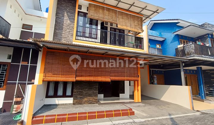 Well-Maintained 2-Story Nice House in Purbayan Gentan Solo
