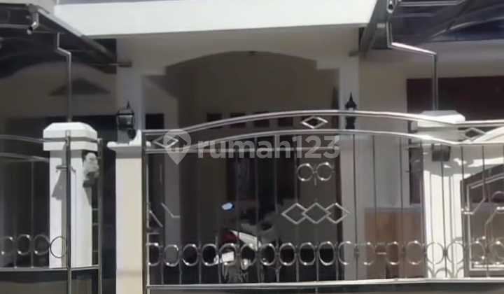 Nice 1½ Story House Renovated Like New In The Housing Estate In Gentan Solo. Nice 1½ Story House Renovated Like New In The Housing Estate In Gentan Solo.