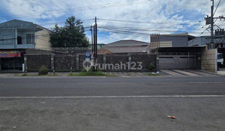 Rumah Mewah Strategis Pinggir Jalan Adi Sumarmo Colomadu Solo 1