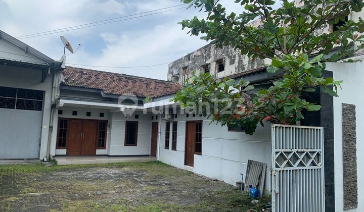 House on the Solo-Sragen Road, Kemiri, Karanganyar House on the Solo-Sragen Road, Kemiri, Karanganyar