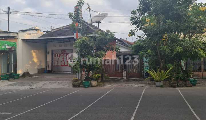Cheap Strategic Land on the Side of Sam Ratulangi Street, Manahan, Solo Cheap Strategic Land on the Side of Sam Ratulangi Street, Manahan, Solo