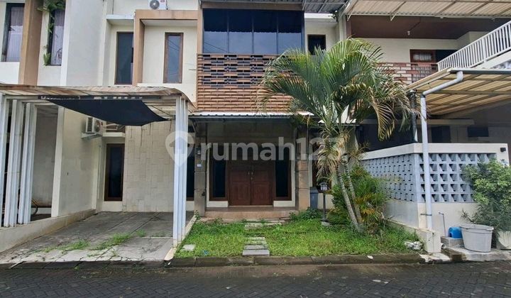 Rumah Cantik Full Interior di Perumahan Elite Gentan Solo Rumah Cantik Full Interior di Perumahan Elite Gentan Solo