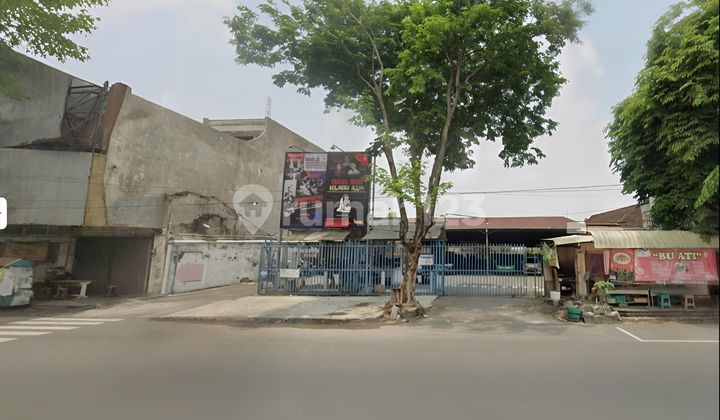 Land in the Center of Solo City, Adjacent to the Main Road in Widuran. Land in the Center of Solo City, Adjacent to the Main Road in Widuran.