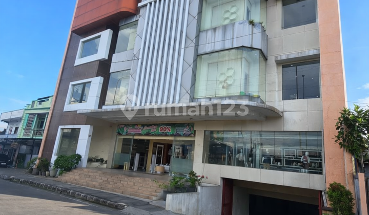 Business Space or Strategic Showroom Formerly a Boutique on Palur Mojolaban Solo Main Road