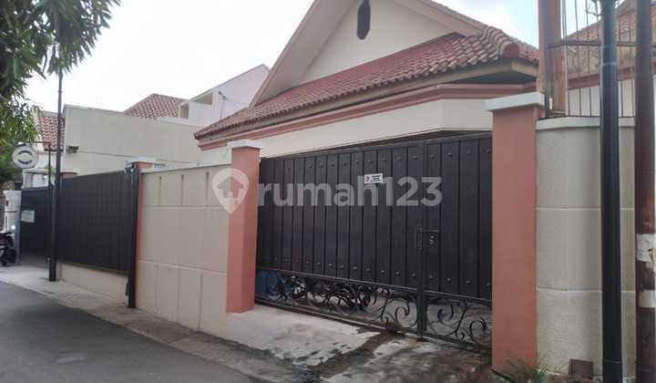 Rumah Bagus 2 Lantai Kondisi Siap Hunilokasi Strategis Tengah Kota Solo 1