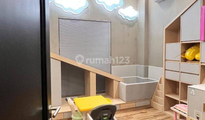 Rumah 2 Lantai Full Furnished Mewah Bangunan Baru 2