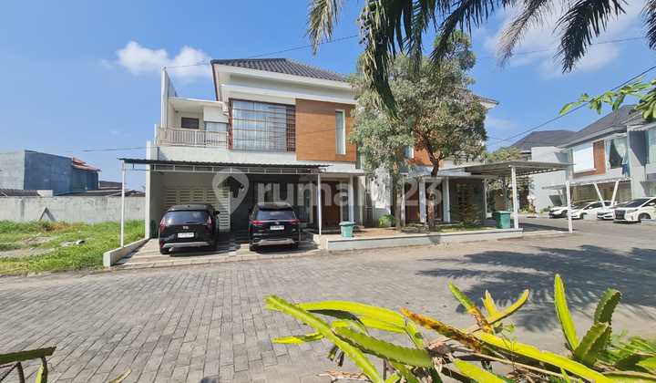 Rumah Mewah Minimalis di Cluster Elite Dekat The Park Solo Baru