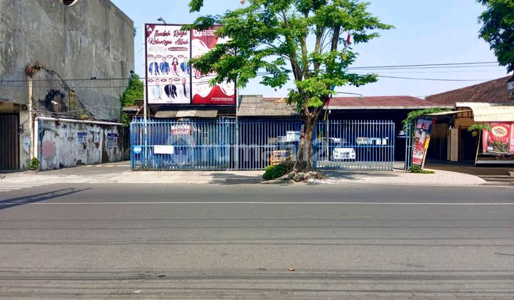 Land in the Center of Solo City, Adjacent to the Main Road in Widuran. Land in the Center of Solo City, Adjacent to the Main Road in Widuran.