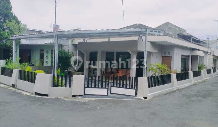 For Sale: 1.5-Story House, Ready to Occupy, High Commercial Value!