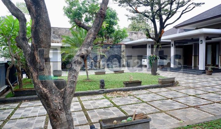 Rumah Mewah Dengan Kolam Renang Di Laweyan Solo 2